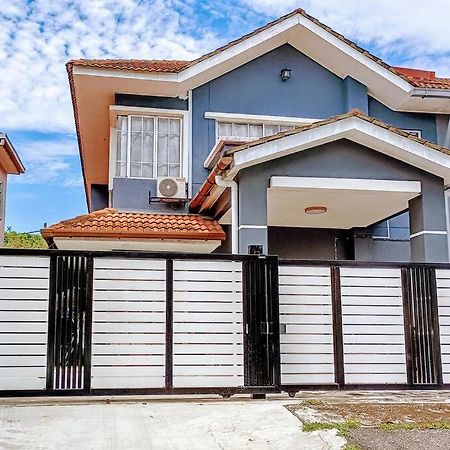 Tenang Retreat Holiday Home 3Bedroom 3Bath 2Parking Kajang Dış mekan fotoğraf