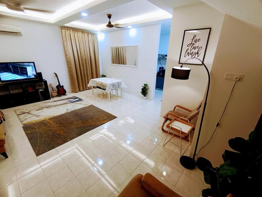 Tenang Retreat Holiday Home 3Bedroom 3Bath 2Parking Kajang Dış mekan fotoğraf