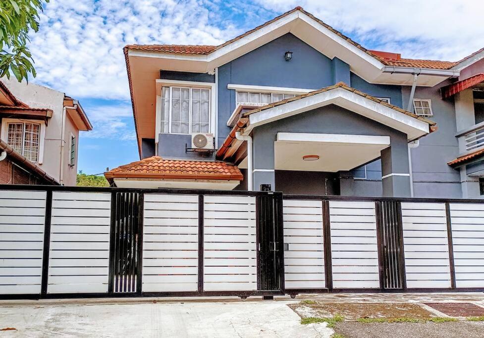Tenang Retreat Holiday Home 3Bedroom 3Bath 2Parking Kajang Dış mekan fotoğraf